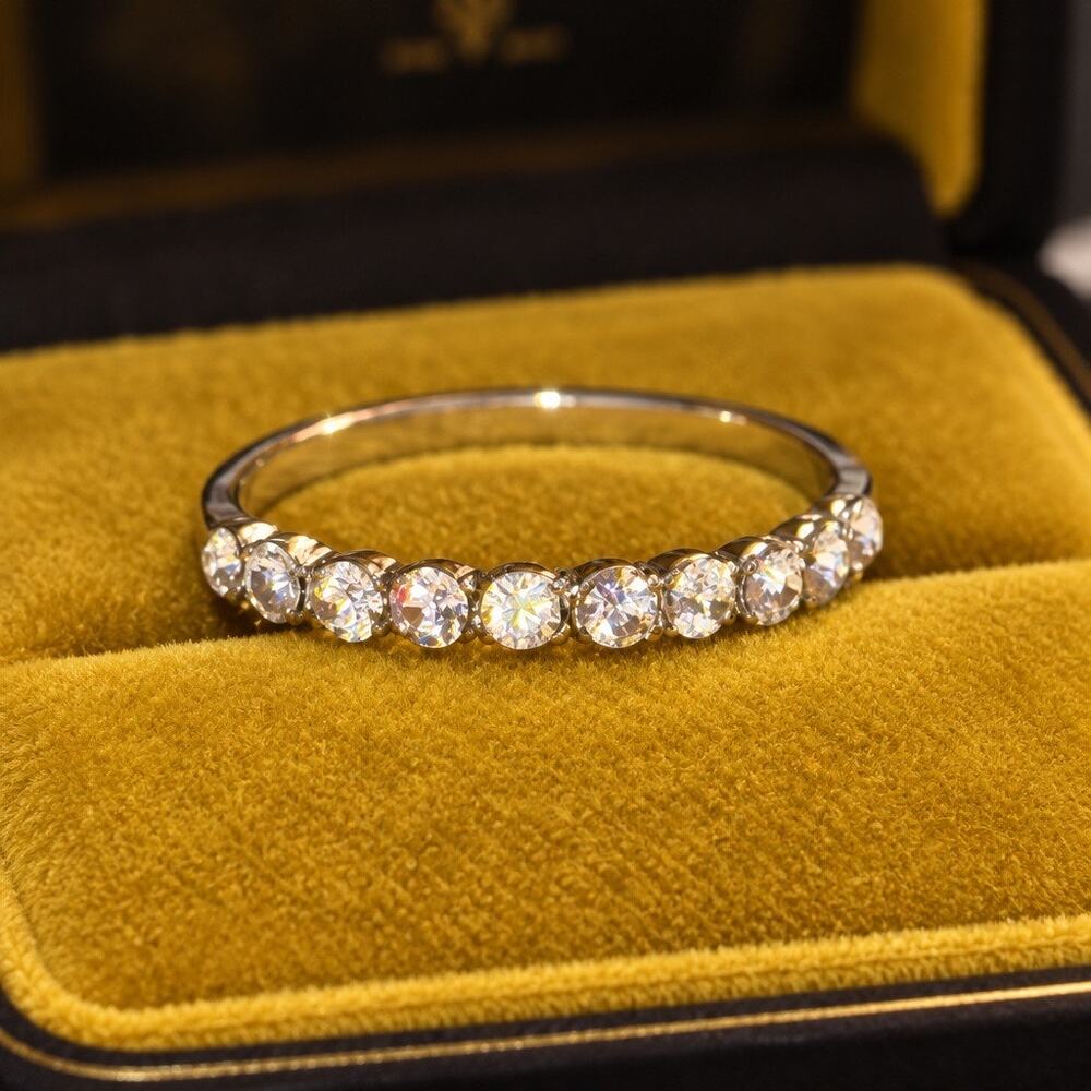 β¨ STUNNING Dainty Shared-Prong Half-Eternity Band β¨ size 7